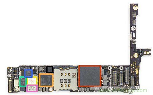 iPhone 6 Plus主板采用1GB RAM的蘋(píng)果A8 SoC作為核心部件。（來(lái)源：iFixit）