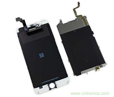 iPhone 6 Plus搭載的高清LED屏幕尺寸為5.5英寸，像素密度為401ppi，并采用了IPS（平面轉換）技術(shù)。（來(lái)源：iFixit）