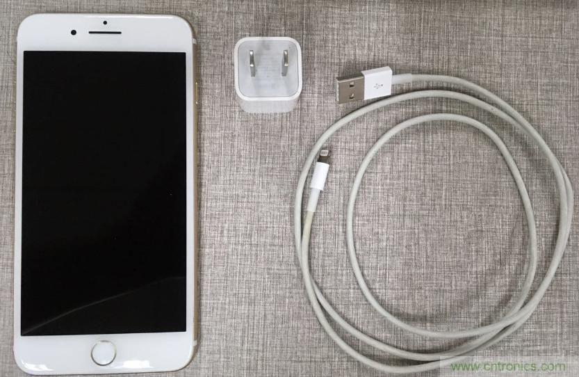 “瘋7”手機充電實(shí)測：為何沿用傳統充電模式？
