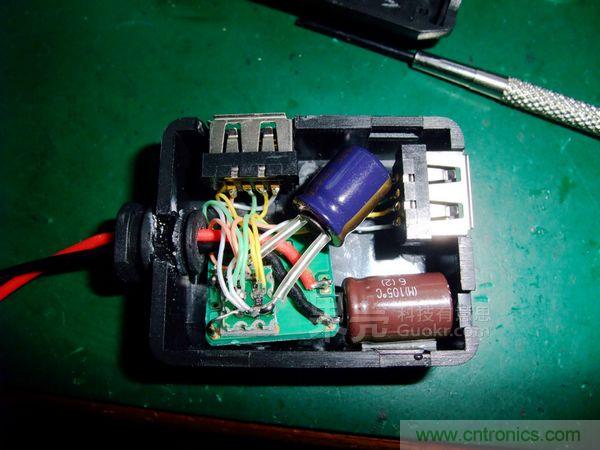 常出差的工程師適合DIY一款這樣的車(chē)用手機充電器