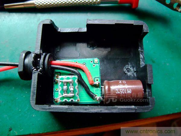 常出差的工程師適合DIY一款這樣的車(chē)用手機充電器