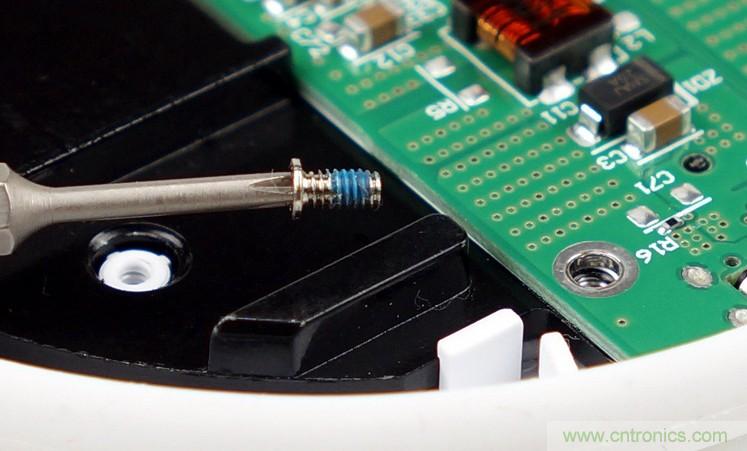 拆解對比：系出同門(mén)，小米、紫米無(wú)線(xiàn)充電器的差別有多大？