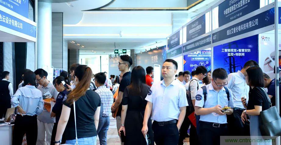 2021數字經(jīng)濟大會(huì )推5G通信展區，“5G+工業(yè)互聯(lián)網(wǎng)”，帶你體驗萬(wàn)物智聯(lián)
